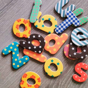 Losse gekleurde letters